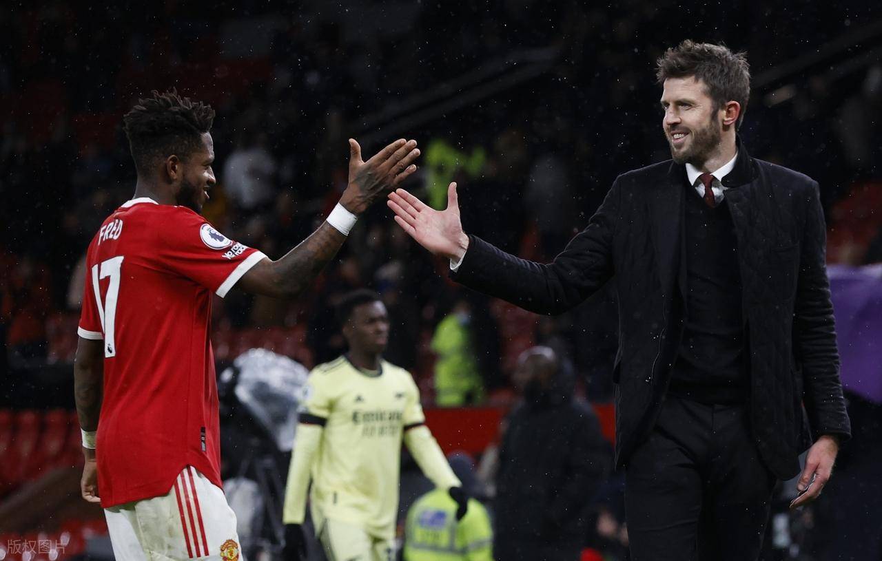 难怪曼联击败维拉,事实证明:埃梅里的战术一开始就错了